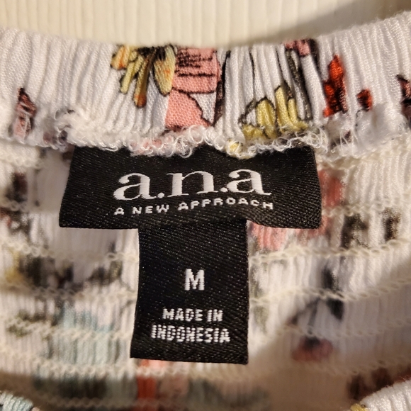 Adorable top - Picture 3 of 3